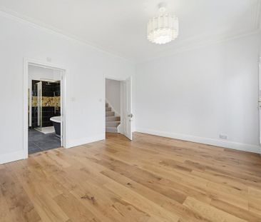 4 bedroom end of terrace house to rent - Photo 5