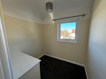 3 bedroom House To Let - Photo 2