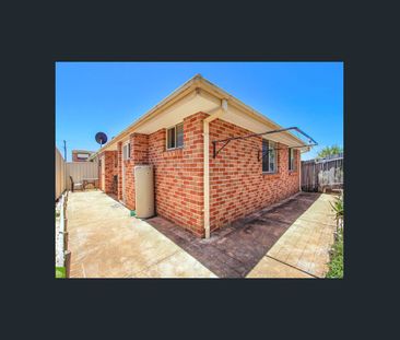 Immaculate 2 bedroom villa - Photo 5