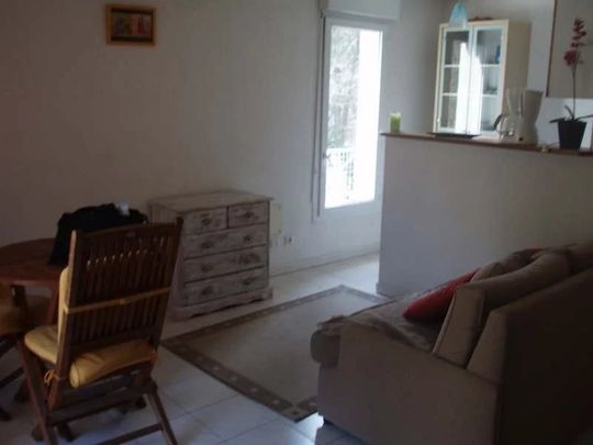 Location Appartement 1 pièce 28m² AIX EN PROVENCE 90ème - Photo 1