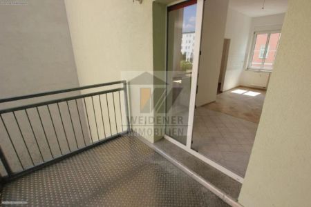 Mit Aufzug! Schöne 2-Raum-Whg. mit Balkon, Bad mit Wanne & Dusche! In der Geraer-Innenstadt! - Photo 2