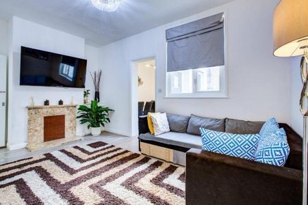 George Street, Staines-upon-Thames, Surrey,TW18 - Photo 2