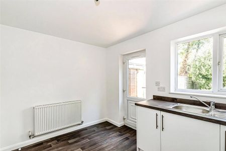 2 bedroom semi-detached house to rent - Photo 5