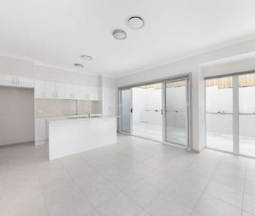 Huge Court yard, Style, Space. - Photo 1
