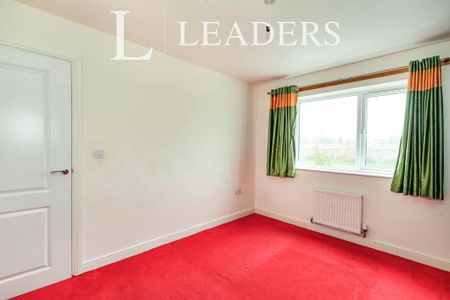 4 bedroom semi-detached house to rent - Photo 3