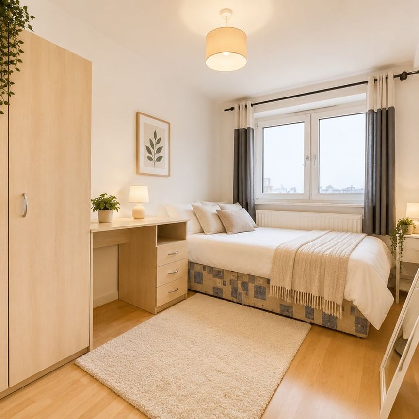 3 Bed Flat, Westerham, NW1 - Photo 1