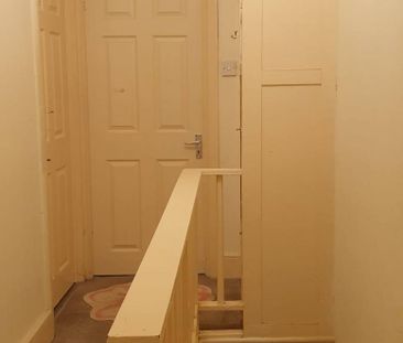 Three bedroom house seven king school catchement area- £2550 pcm - Photo 5