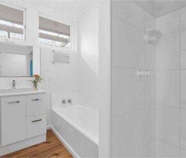 Spacious Home in the heart of Moorabbin - Photo 4