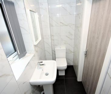 3 bedroom flat to rent - Photo 4