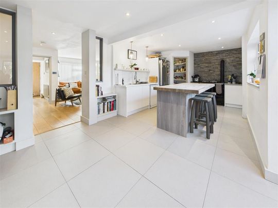 4 bedroom semi-detached house to rent - Photo 1