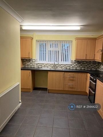 2 bedroom end of terrace house to rent - Photo 5