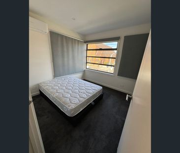 94 Monash Street, Sunshine, Vic 3020 - Photo 3