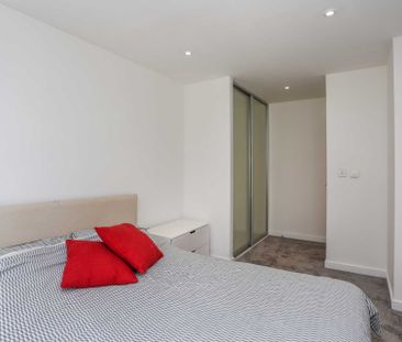 Price £1,750 pcm - Available 31/10/2025 - Furnished - Photo 3