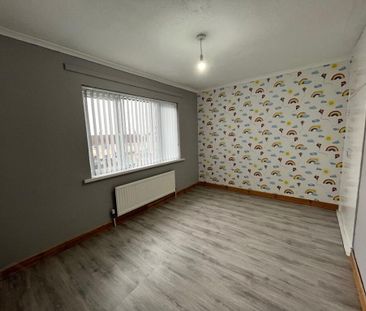 16 Oakwood Road, Carrickfergus, BT38 8ET - Photo 4