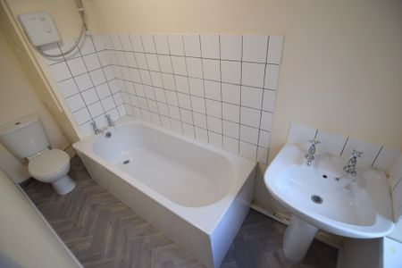 To Let 1 Bed Ground Floor Flat - Photo 4