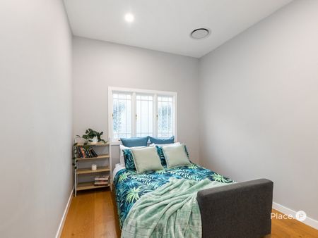 55 Mackay Street, Coorparoo QLD 4151 - House For Rent | Domain - Photo 3