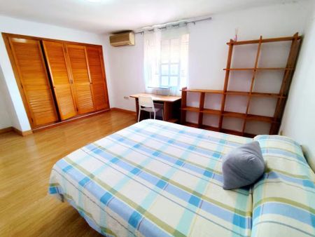 Calle Moctezuma, Sevilla, Andalusia 41089 - Photo 2