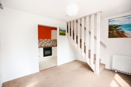 1 bedroom mews to rent - Photo 3