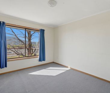 Comfortable Living in a Handy Glenorchy Location - Photo 5