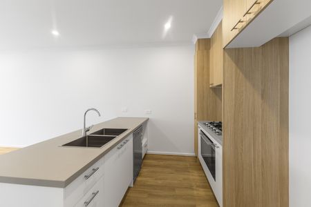 5A Eiffel Avenue, Bonnie Brook VIC 3335 - House For Rent | Domain - Photo 5