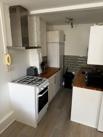 1 Bed Flat, Hammersmith Grove, W6 - Photo 3