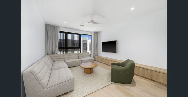 Luxury Furnished Villa Oasis - Photo 1