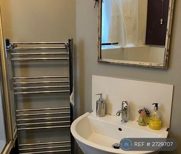 1 bedroom in a flat share to rent - Photo 4