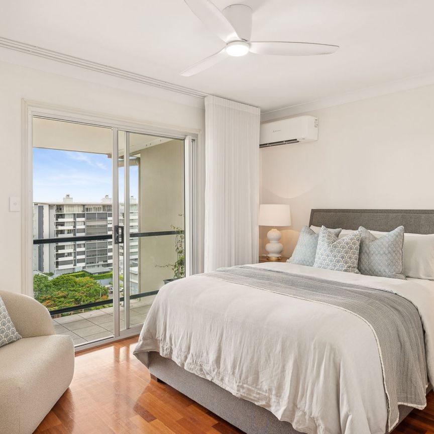Luxury Two-Level Apartment with River and City Outlooks - Photo 1