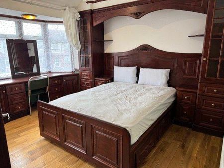 4 bedroom terraced house to rent - Photo 2