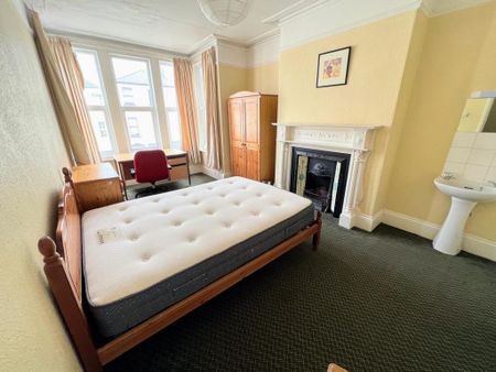 8 bedroom terraced house to rent - Photo 4