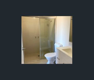 Two bedroom townhouse in great location - Photo 3