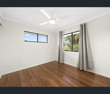 Large Family Home walk to the Beach - Photo 1