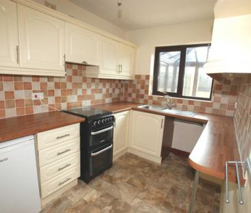 3 bedroom end of terrace house to rent - Photo 4