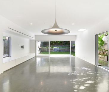 Coastal Luxury Awaits – Stunning Beachside Rental Home - Photo 4