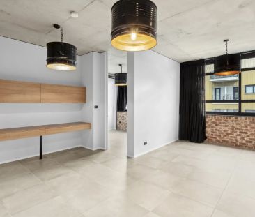 Industrial-Chic Apartment in Kingston's Iconic Warehouse Development - Photo 6