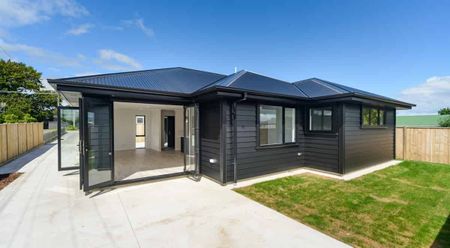 Feilding - 3 Bedrooms - Photo 5