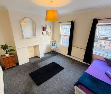 Room in a Shared House, Spacious Double Room In Streatham, SW16 - Photo 6
