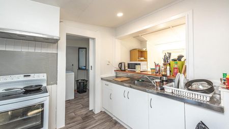 Family home in the heart of Springvale - Photo 5