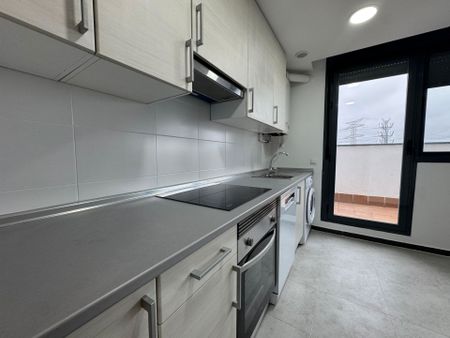 Piso de alquiler en Calle de Los Deseos, Norte - Photo 2