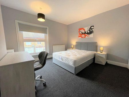 1 bedroom in a house share to rent - Photo 3