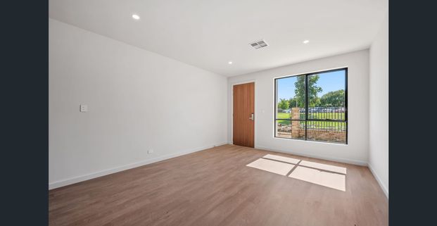 Brand New 3-Bedroom Townhouse in Prime Modbury Location - Photo 1