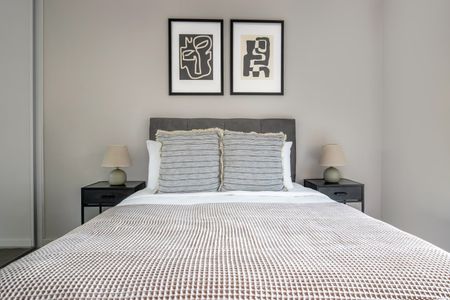 Boulevard Apartments, Ufford St - Photo 5