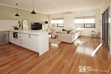 Beautifully Maintained & Ideally Located - Photo 2