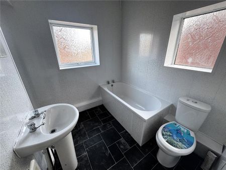 3 bedroom apartment to rent - Photo 4