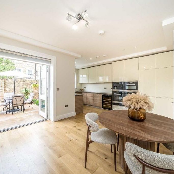 5 bedroom end of terrace house to rent - Photo 1