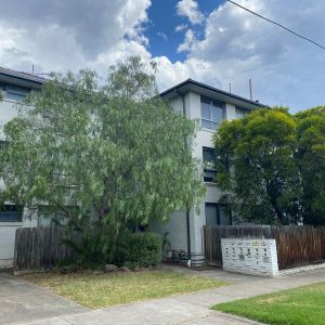 2/30 Richardson Street, Essendon VIC 3040 - Photo 2