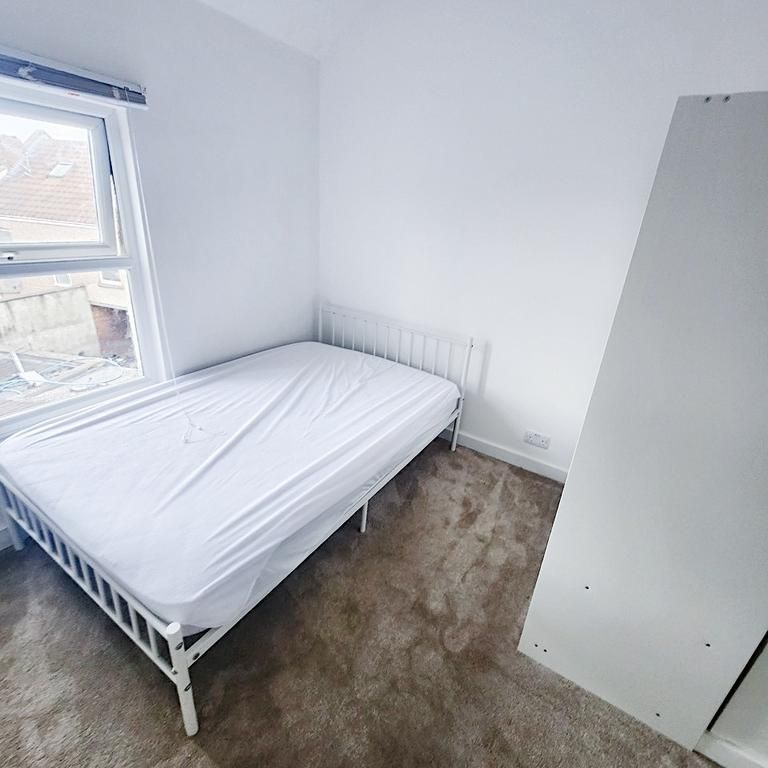 1 bedroom in a flat share to rent - Photo 1