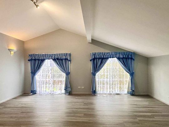 Renovated & Ready to call Home . - Photo 1