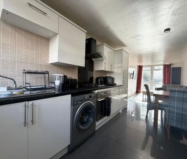 1 bedroom in a house share to rent - Photo 2