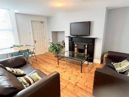 Bolingbroke Street, Heaton - Photo 1